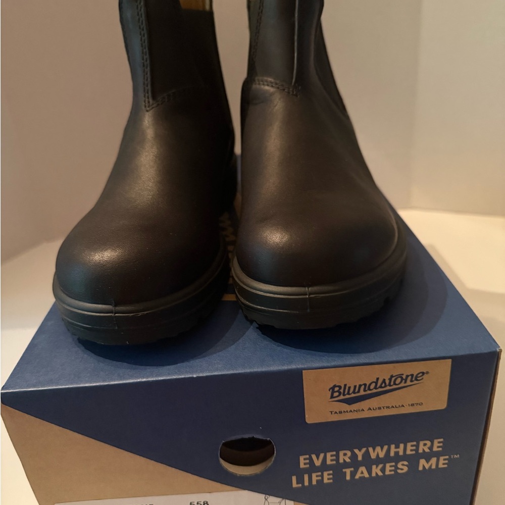 Blundstone 558 Black Unisex US Pull On Men’s 4.5, US Women’s 6.5 NEW